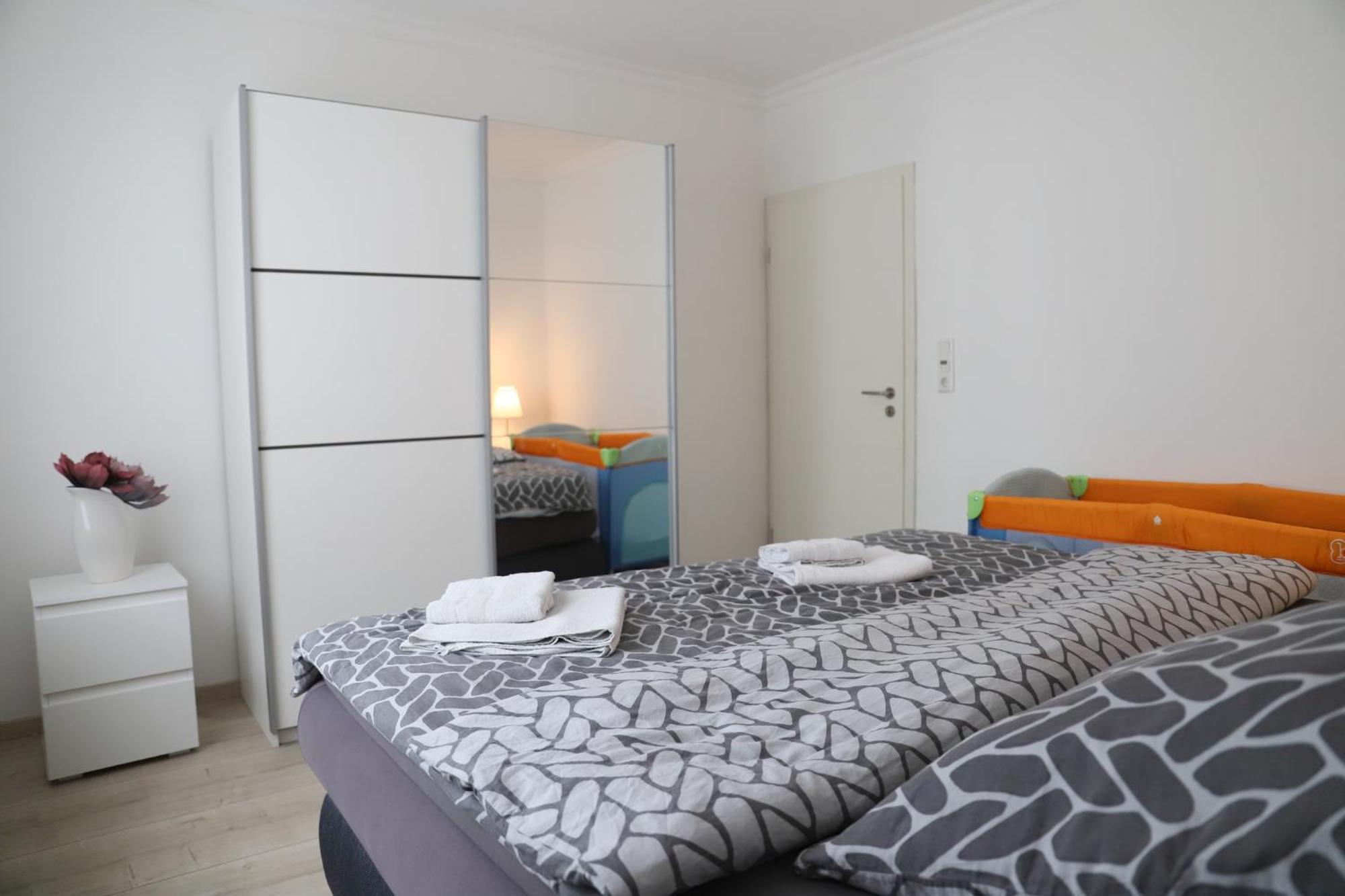 Apartamento Gemuetliches Familienhaus - Fuehlt Euch Wohl Oldenburg Exterior foto